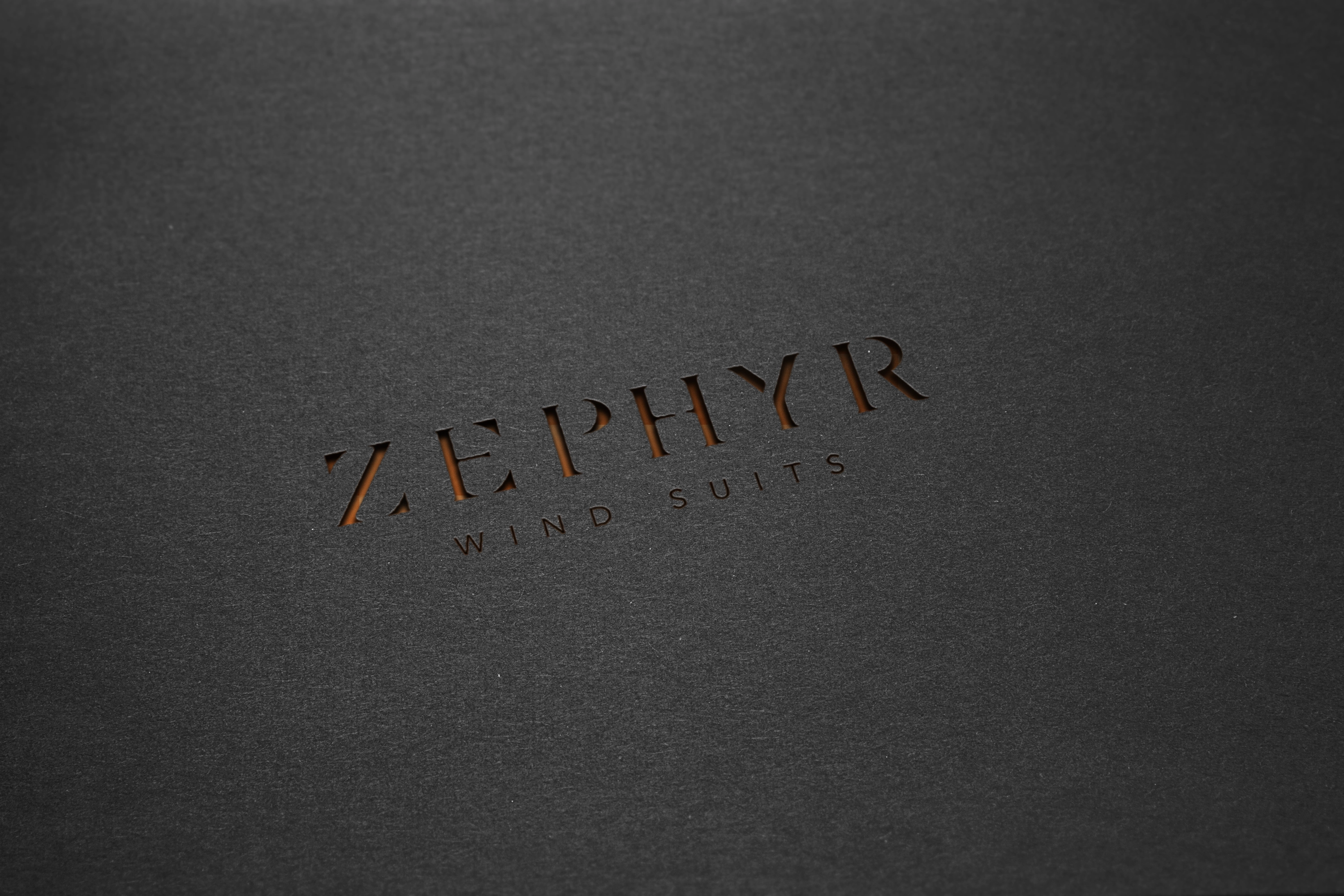 Logo Zephyr découpé sur papier craft noir